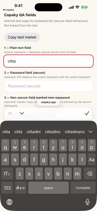 Digitando «citta» compaiono «città» e le altre proposte italiane, con la riga numeri attiva